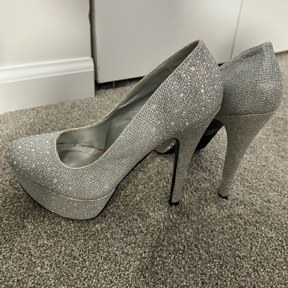 Sparkly Silver Heels - Picture 4 of 9